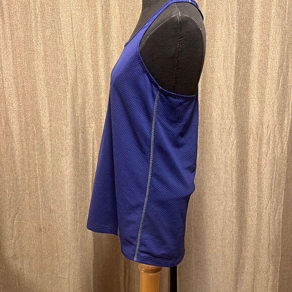 Under Armour Women's Purple Heat Gear Racerback Semi-Fitted Athletic Tank - Picture 4 of 7